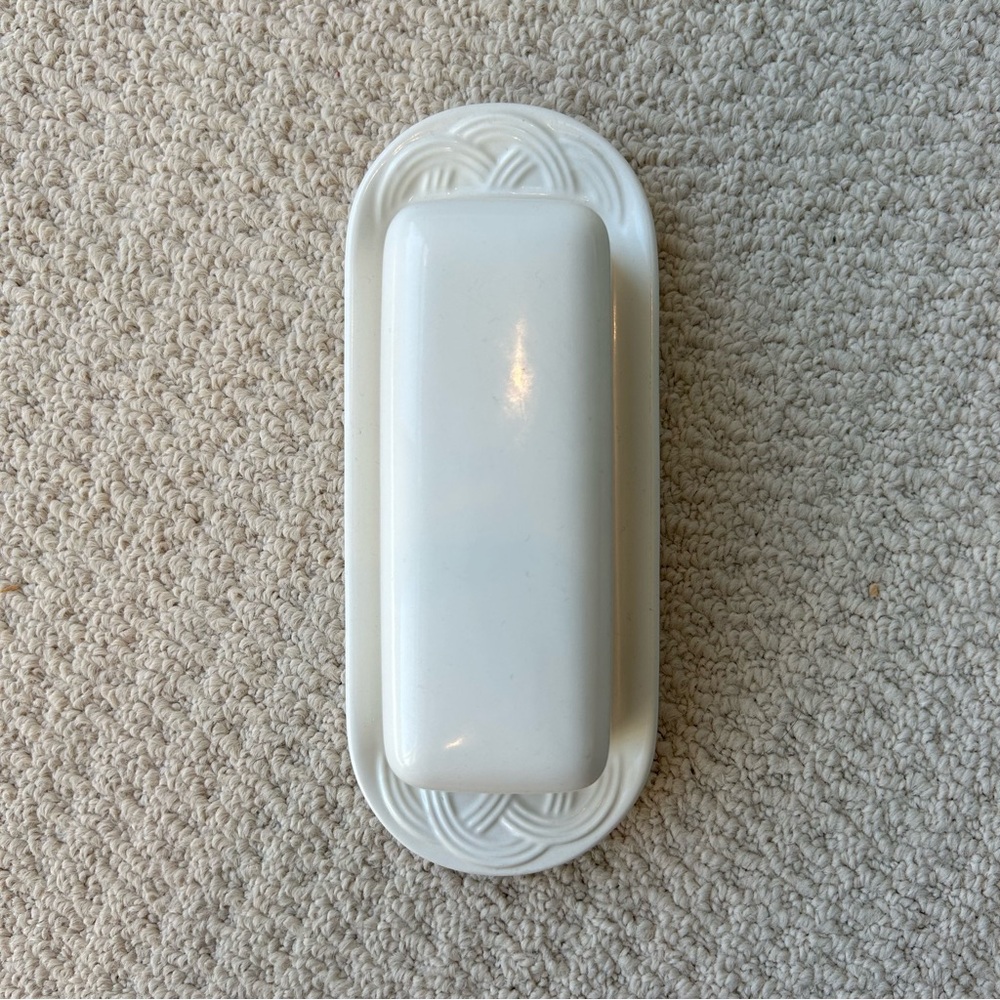 Pfaltzgraff Acadia White 1/4 lb Covered Butter Dish - Picture 4 of 16